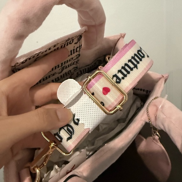 NWT! Giftable. Juicy Couture Y2K Pale Pink Mini Tote with Heart Charm - Picture 4 of 6